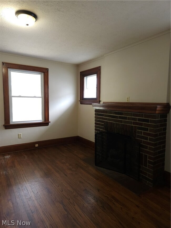 Building Photo - 578 Plum Ave