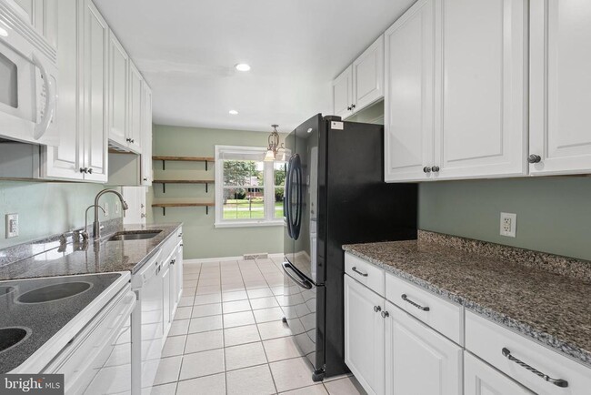 Building Photo - 8109 Broadview Dr