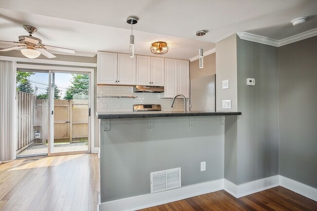 Building Photo - 4841 Stoneybrook Blvd