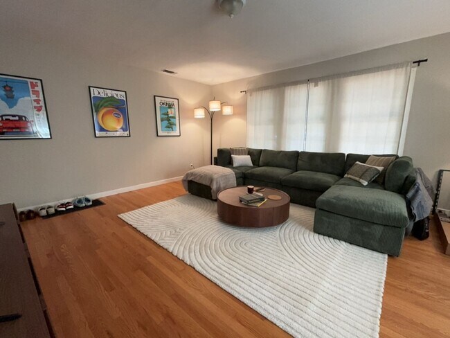 Foto del edificio - 317-319 D Street