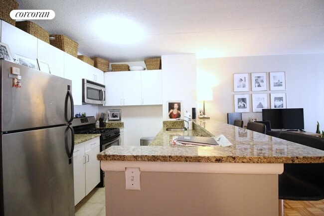 Foto del edificio - 225 8th Ave