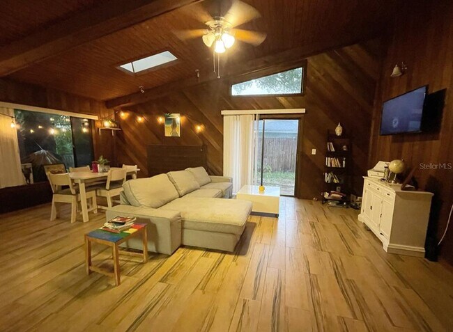 Foto del edificio - 933 Woodland Dr