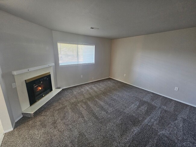 Building Photo - The Perfect Blend of Comfort and Function