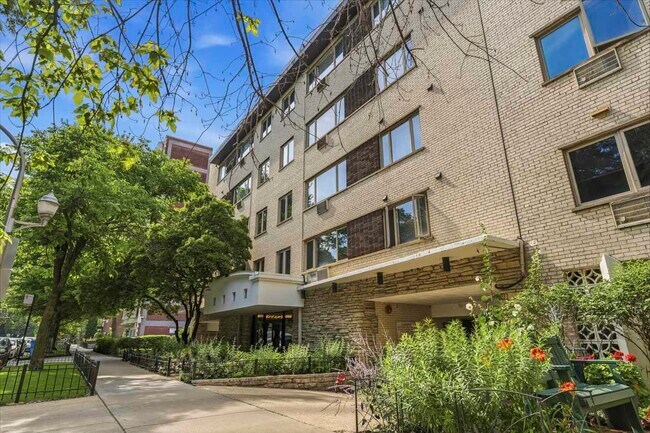 Foto del edificio - 426 W Barry Ave