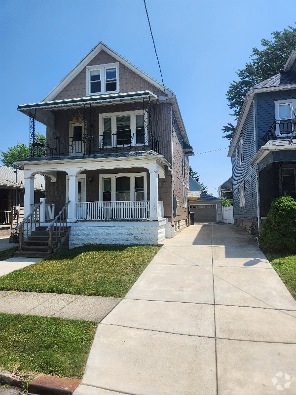 Building Photo - 33 Grove St