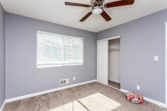 2BR, 1BA - 845 SF - Gateway South Apartments