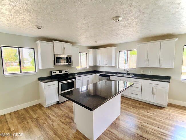 Building Photo - 16226 E Lullwater Dr