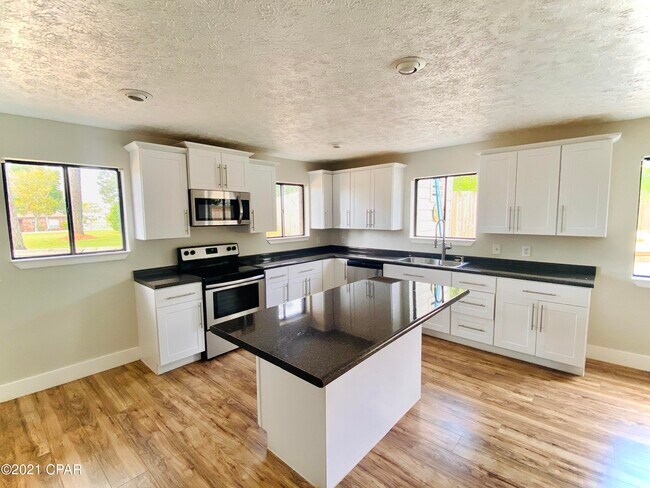 Foto del edificio - 16226 E Lullwater Dr