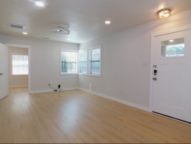 Building Photo - 314 Jagoe St