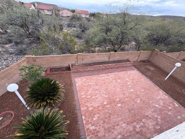 Building Photo - Spacious 4BR/3BA Two-Story Home Near Sabino Canyon