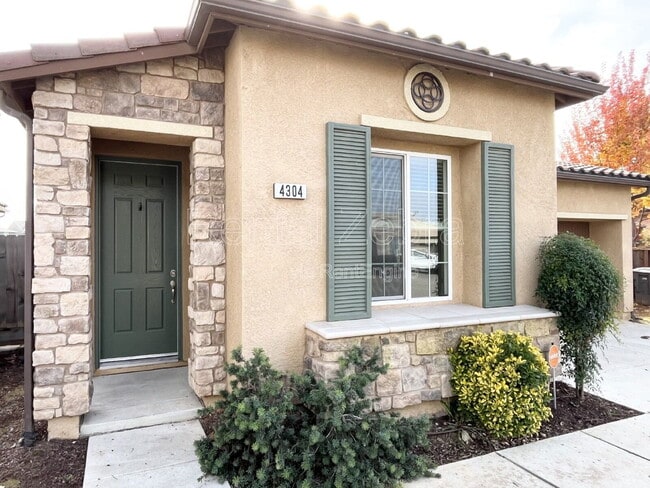 Foto del edificio - 4304 Strathmore Pl