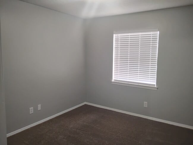 Building Photo - 5564 Springer Ct