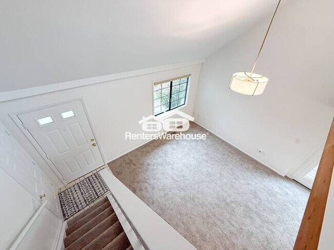 Building Photo - Bright and Spacious Boulder Home with Vaulted Ceilings and Loft