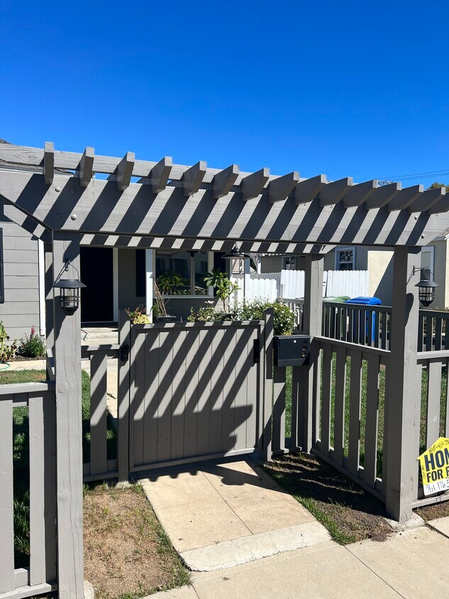 Foto principal - 22025 Galvez St