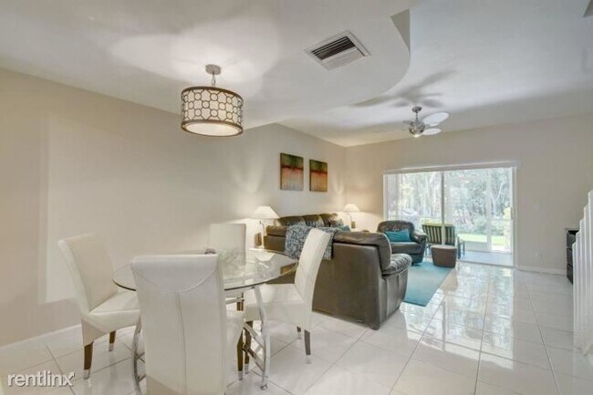 Foto del edificio - 1049 Kokomo Key Ln