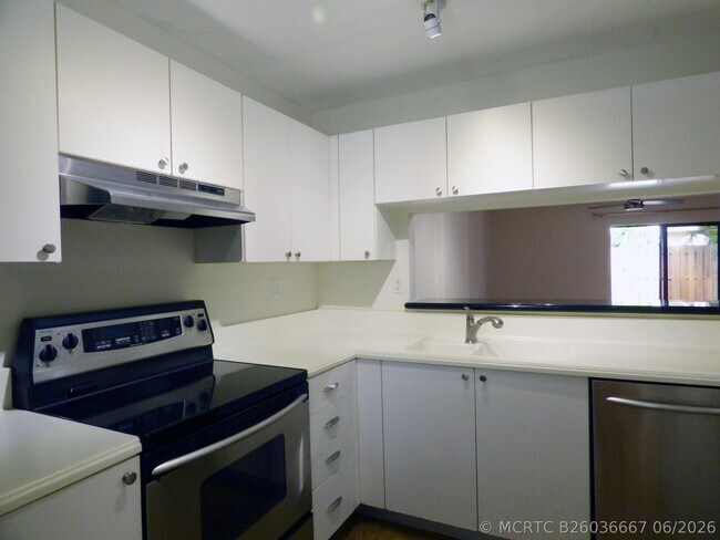 Building Photo - 227 City View Dr