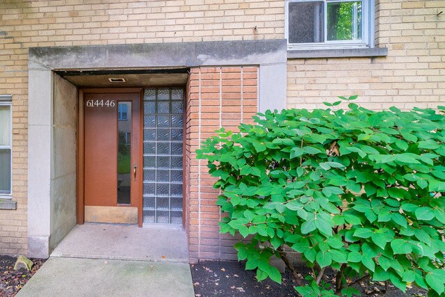 Building Photo - 6146 N Damen Ave