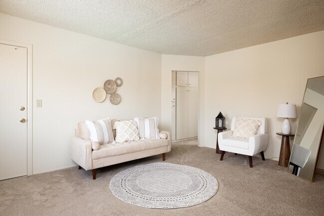 Building Photo - Move In Bonus - Upstairs One Bedroom
