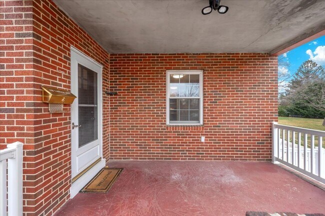 Foto del edificio - 116-118 Linden Avenue