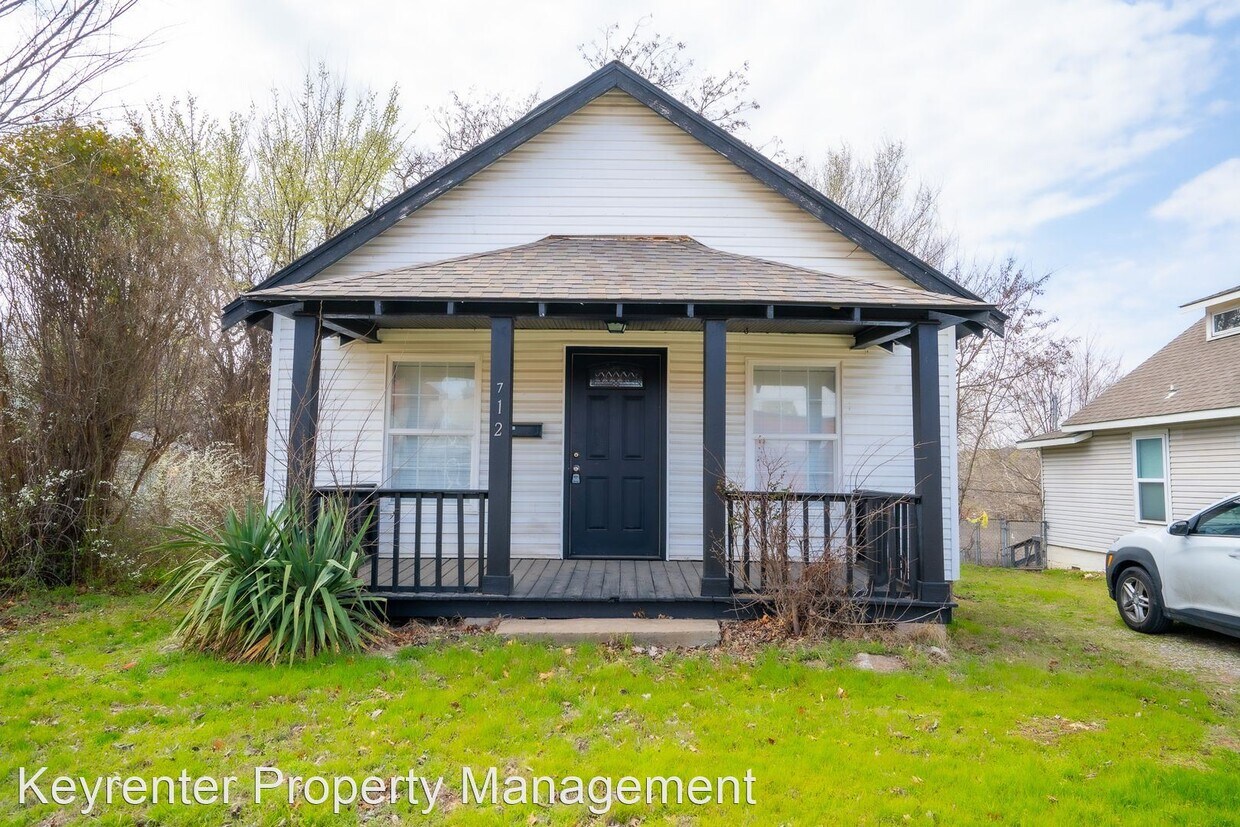 2 br, 1 bath House 712 N Roosevelt Ave W House Rental in Sand