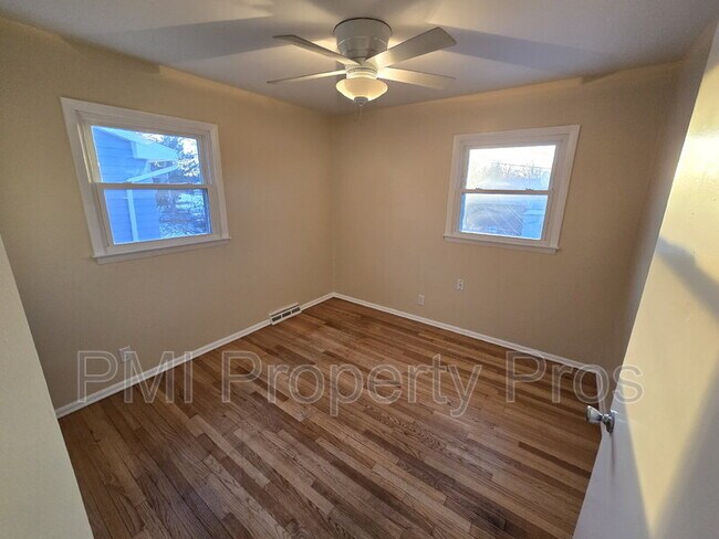 Foto del edificio - 6901 N 42nd St