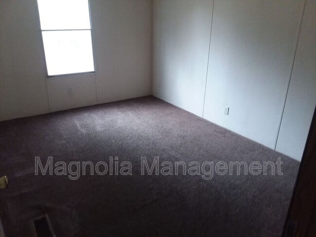 Building Photo - 68 Jamel Ln