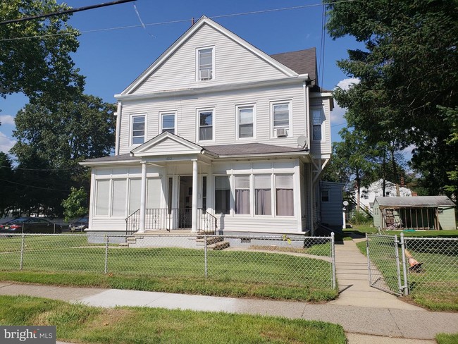 Foto del edificio - 402 Cinnaminson Ave
