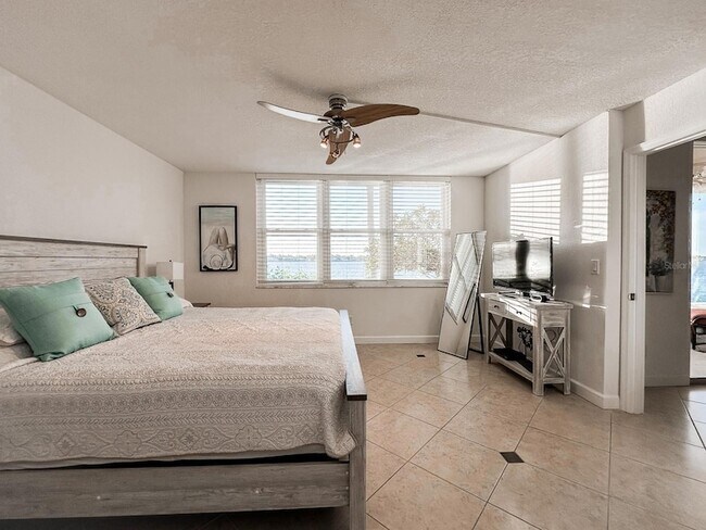 Foto del edificio - 7920 Sun Island Dr S