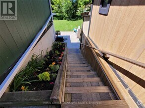 Building Photo - 726 Grandview Dr