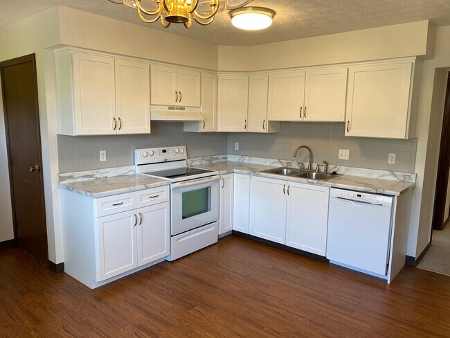 Building Photo - 1493 Bradshire Dr