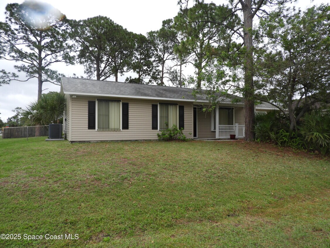 Foto principal - 795 Hanau Ave NW
