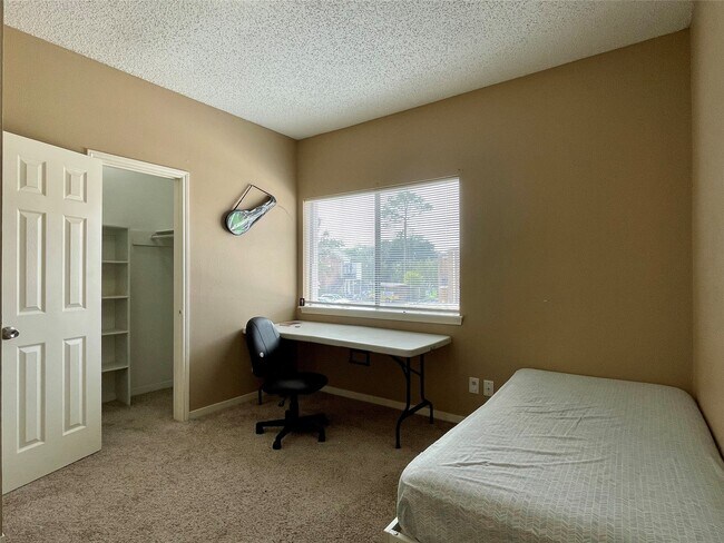 Foto del edificio - 10130 Waterstone Dr