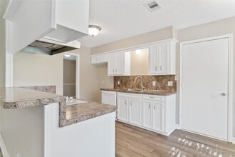 Building Photo - 25814 Leafywood Dr