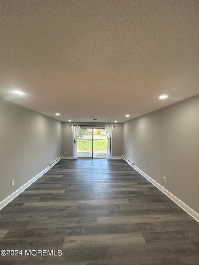 Building Photo - 43B Catalpa Plaza