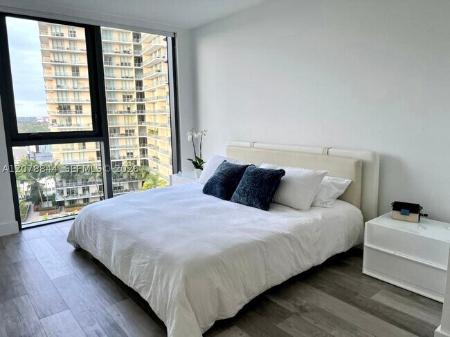 Foto del edificio - 121 NE 34th St