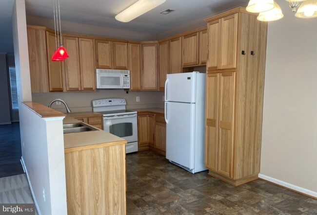 Building Photo - 5169 Mallards Landing Dr