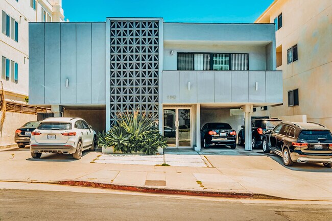 Foto del edificio - 11842 Kiowa Ave