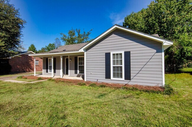 Foto del edificio - ** 3 Bed 2 Bath located off Wares Ferry rd...