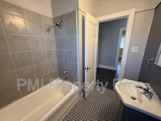 Foto del edificio - 4043 N 24th Pl