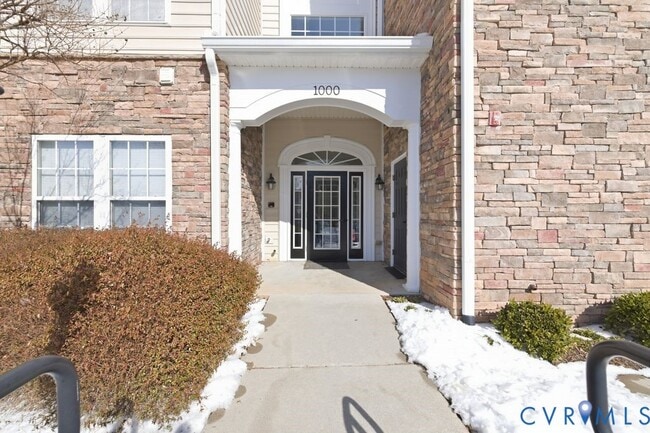 Building Photo - 1000 Westwood Village Way