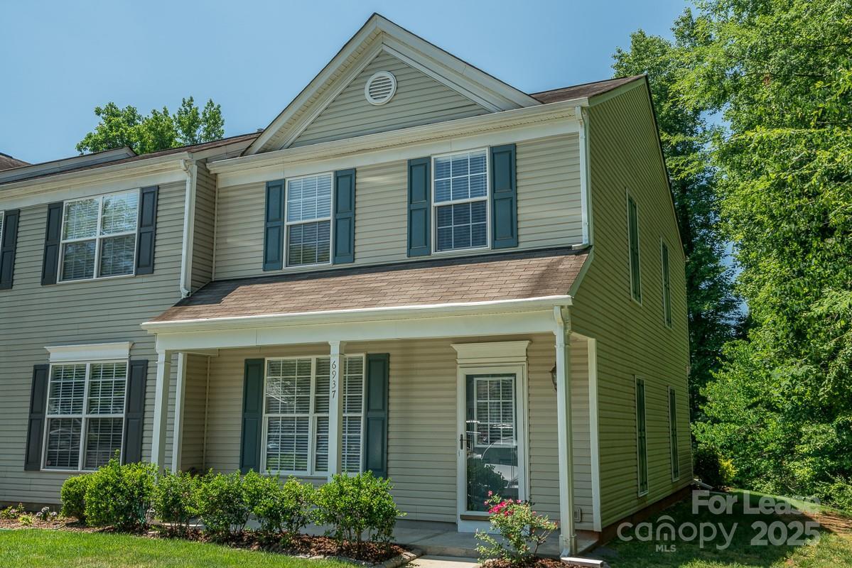 Foto principal - 6937 Rothchild Dr