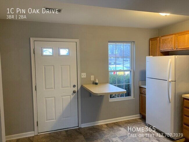Building Photo - 3 Bed 2 Full Bath Townhome home with Garage!