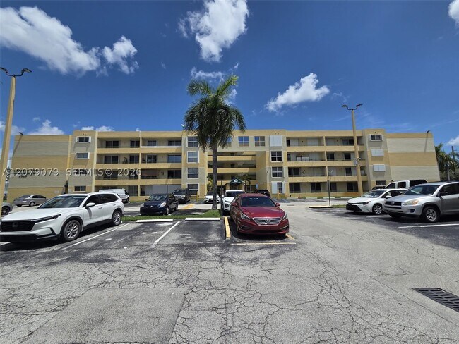 Foto del edificio - 8320 NW 8th St