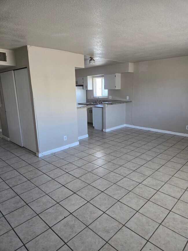 Building Photo - 33 Gold Bar Ct