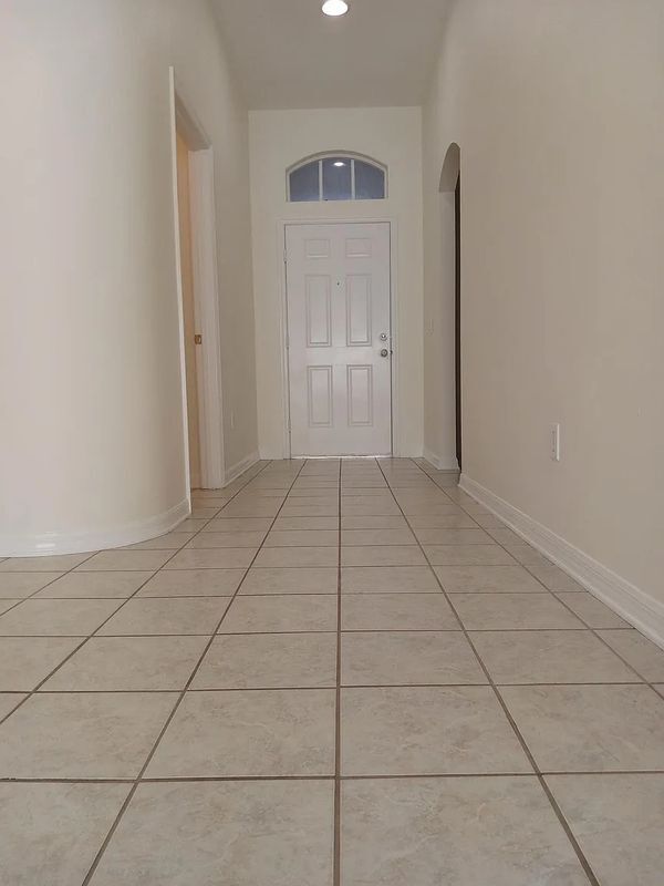 Building Photo - 727 Straw Lake Dr