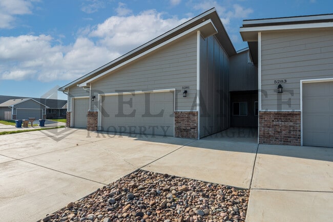 Building Photo - 5281 N Toben Ct