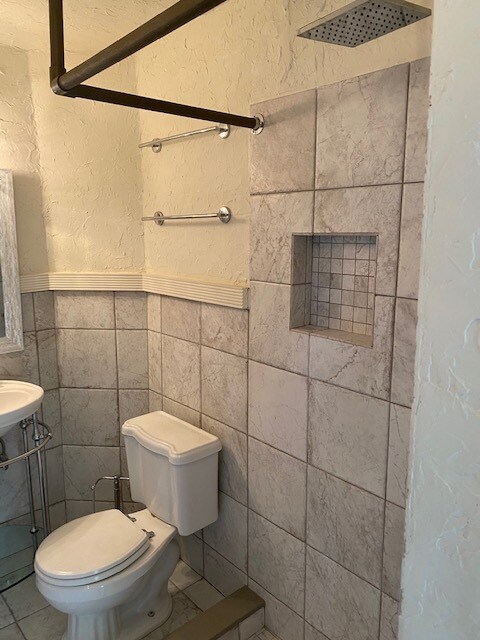 Building Photo - 307 Pershing Way