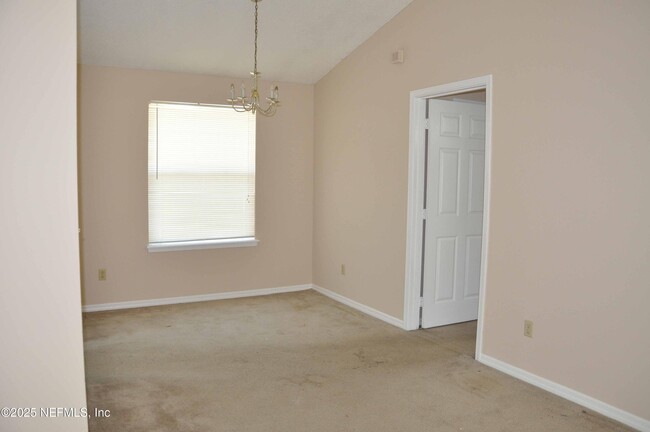 Building Photo - 2105 Hovington Cir W