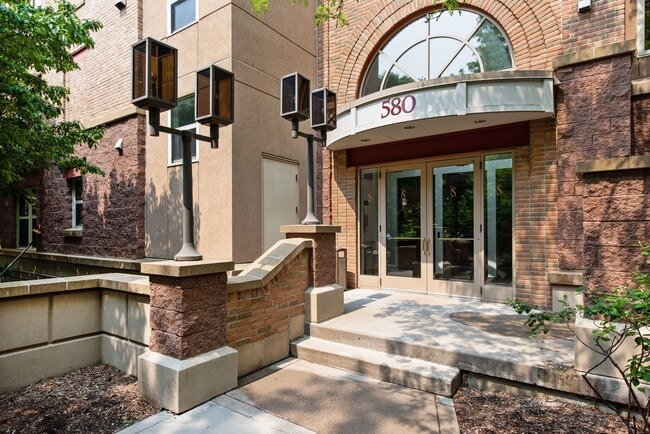 Building Photo - 580 N 2nd St