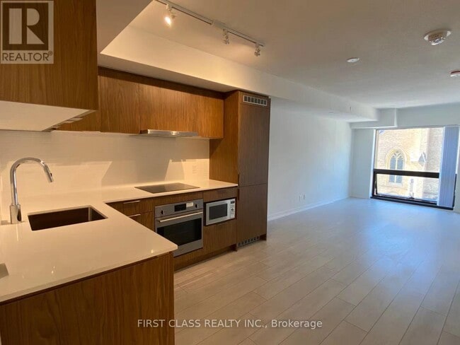 Building Photo - 60 Shuter St